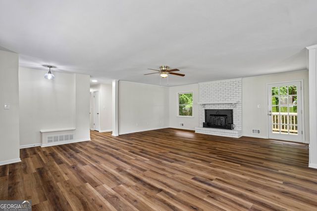 1300 White Oak Street SE, Conyers, GA 30013