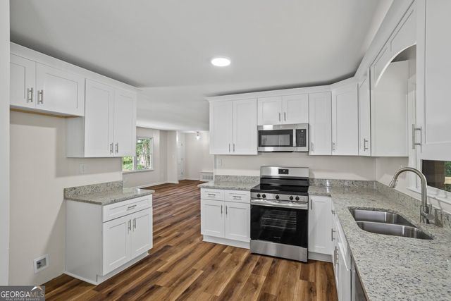 1300 White Oak Street SE, Conyers, GA 30013