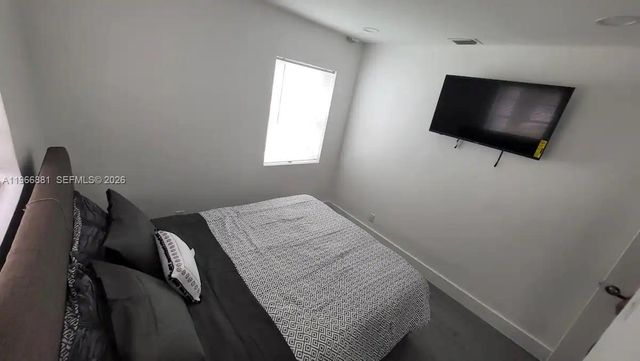 821 NE 6th St 1, Hallandale Beach, FL 33009