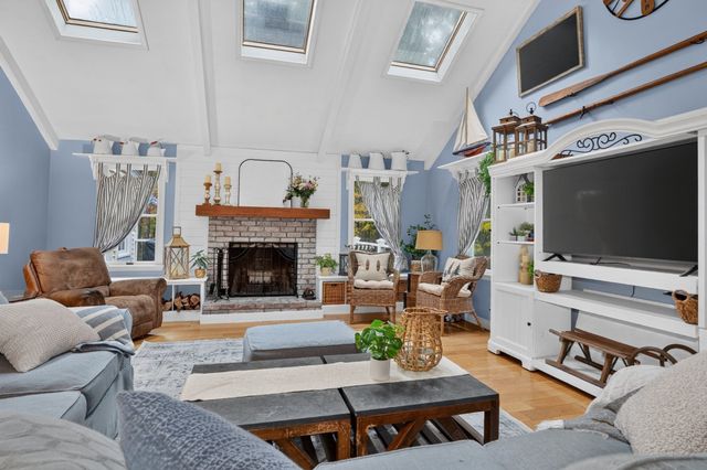 122 Prides Crossing Rd, Sudbury, MA 01776