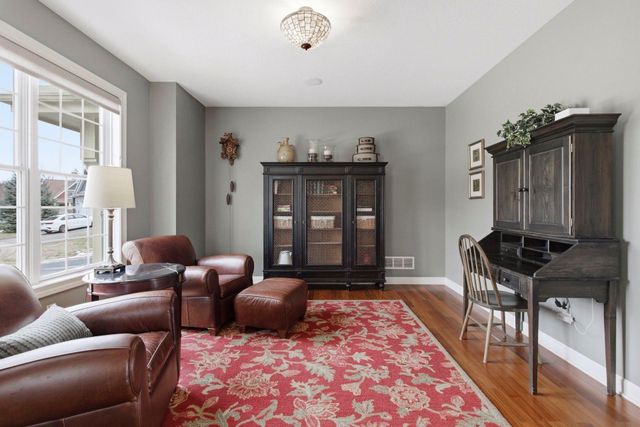 572 Spruce Circle, Eagan, MN 55123