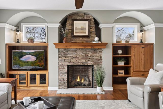 572 Spruce Circle, Eagan, MN 55123