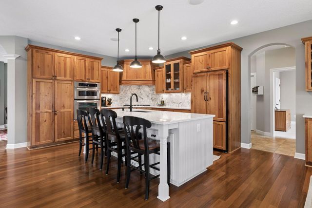 572 Spruce Circle, Eagan, MN 55123