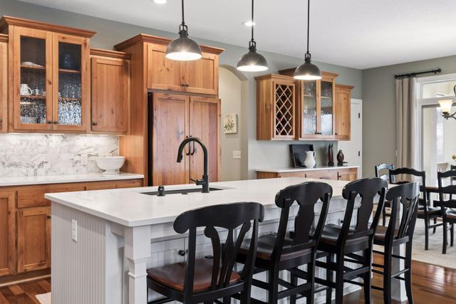 572 Spruce Circle, Eagan, MN 55123