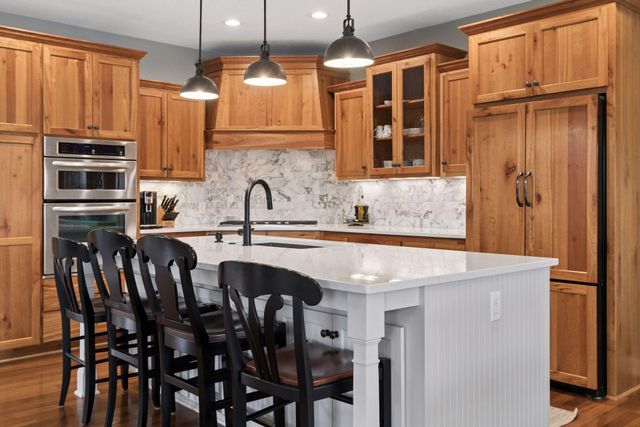 572 Spruce Circle, Eagan, MN 55123