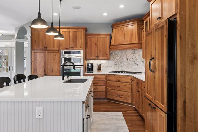 572 Spruce Circle, Eagan, MN 55123