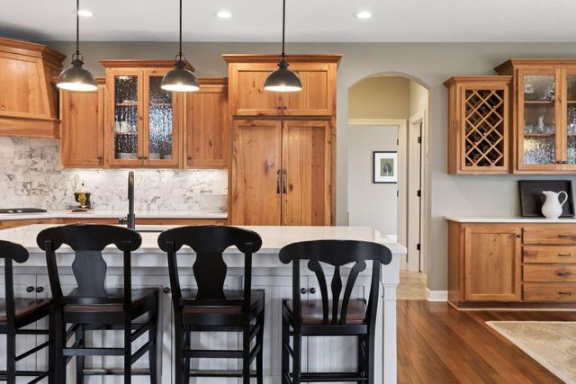 572 Spruce Circle, Eagan, MN 55123