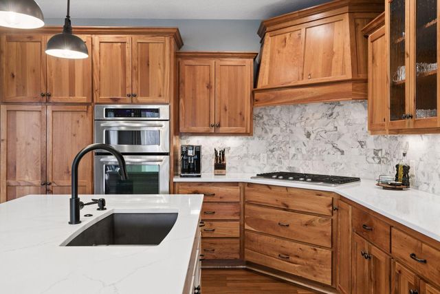 572 Spruce Circle, Eagan, MN 55123