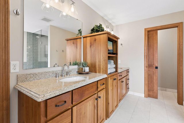 572 Spruce Circle, Eagan, MN 55123