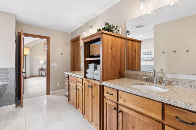 572 Spruce Circle, Eagan, MN 55123