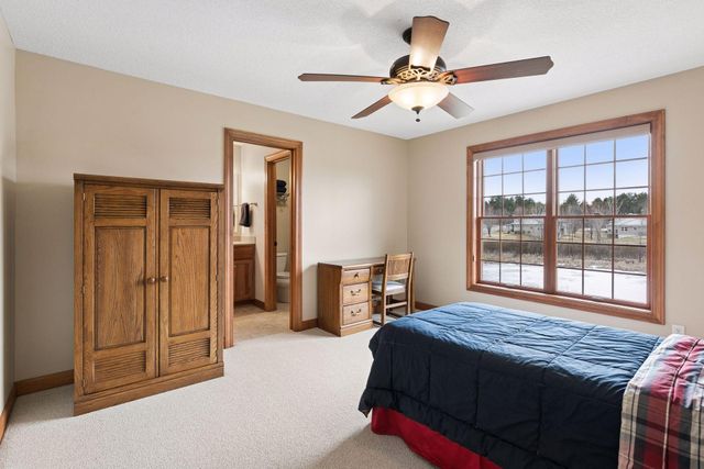 572 Spruce Circle, Eagan, MN 55123