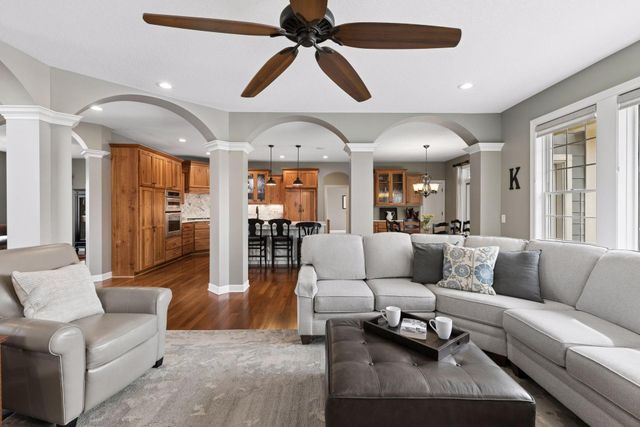 572 Spruce Circle, Eagan, MN 55123