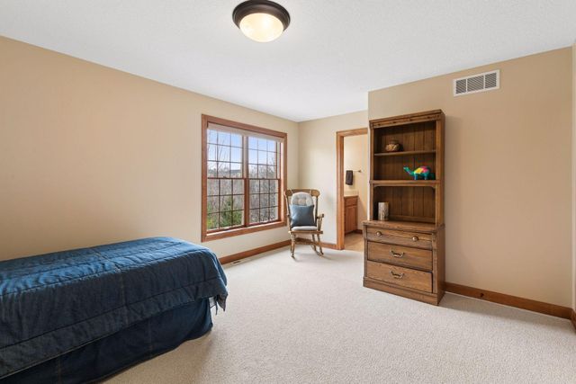 572 Spruce Circle, Eagan, MN 55123