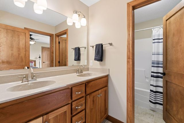 572 Spruce Circle, Eagan, MN 55123