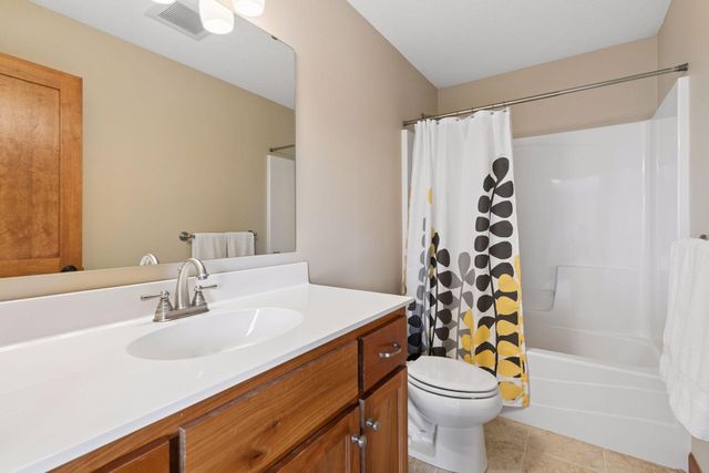 572 Spruce Circle, Eagan, MN 55123