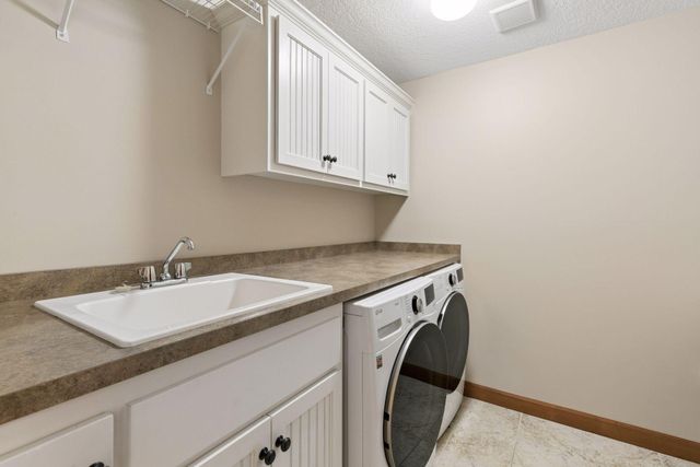 572 Spruce Circle, Eagan, MN 55123