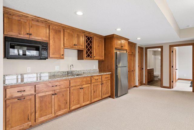 572 Spruce Circle, Eagan, MN 55123