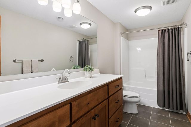 572 Spruce Circle, Eagan, MN 55123