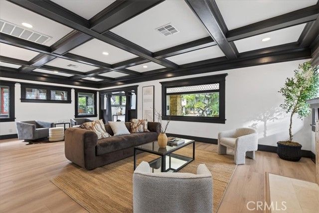 2274 W 21st Street, Los Angeles, CA 90018