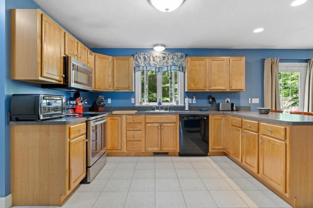 27 Tannery Rd., Sturbridge, MA 01518