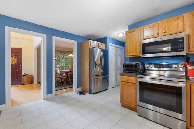 27 Tannery Rd., Sturbridge, MA 01518