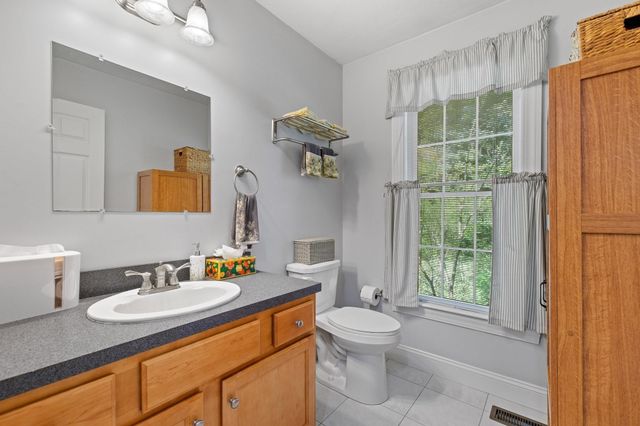 27 Tannery Rd., Sturbridge, MA 01518