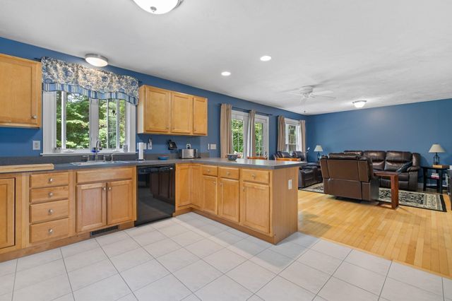 27 Tannery Rd., Sturbridge, MA 01518