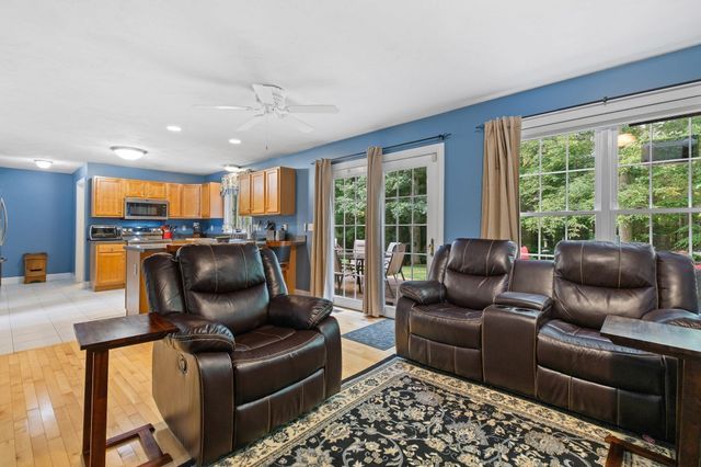 27 Tannery Rd., Sturbridge, MA 01518