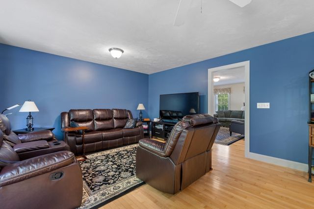 27 Tannery Rd., Sturbridge, MA 01518