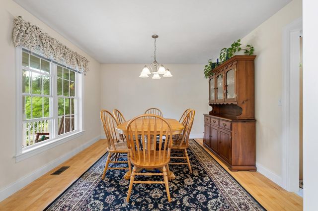 27 Tannery Rd., Sturbridge, MA 01518