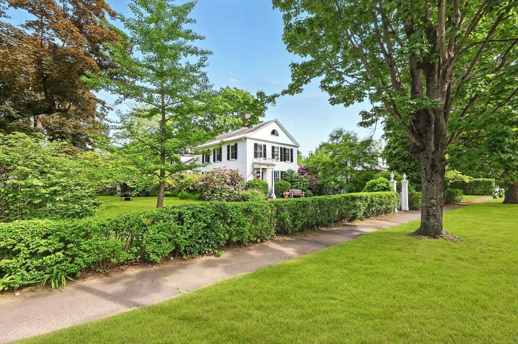 96 College St, South Hadley, MA 01075