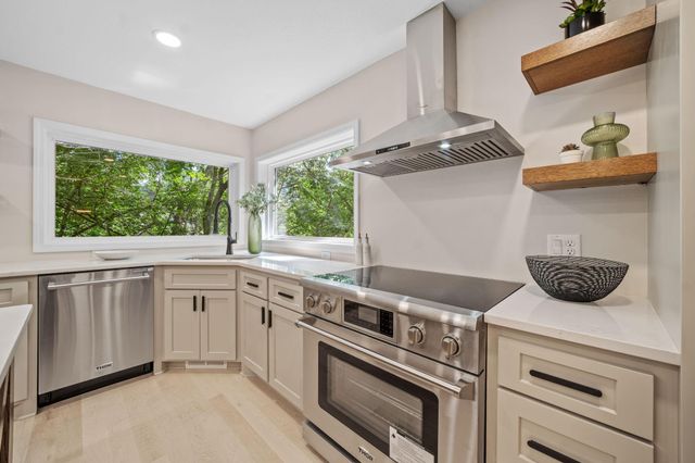 17711 Creek Ridge Pass, Minnetonka, MN 55345