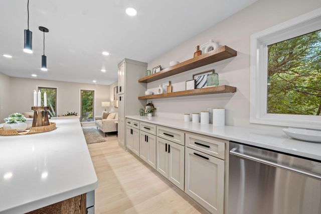 17711 Creek Ridge Pass, Minnetonka, MN 55345