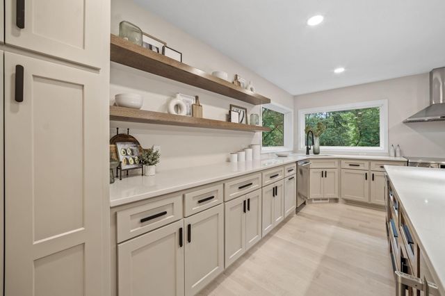 17711 Creek Ridge Pass, Minnetonka, MN 55345