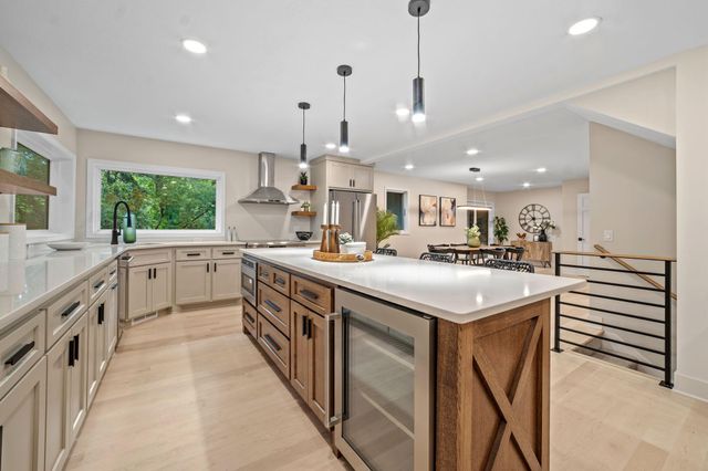 17711 Creek Ridge Pass, Minnetonka, MN 55345