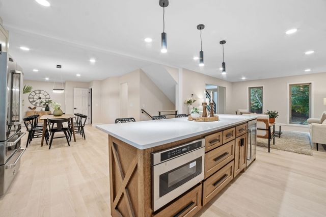 17711 Creek Ridge Pass, Minnetonka, MN 55345