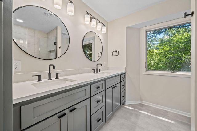 17711 Creek Ridge Pass, Minnetonka, MN 55345