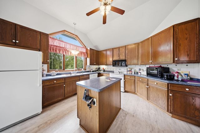4852 Hillvale Avenue N, Oakdale, MN 55128