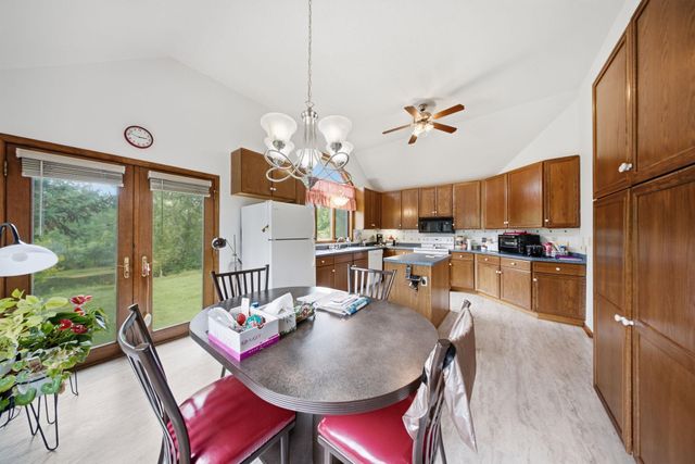 4852 Hillvale Avenue N, Oakdale, MN 55128