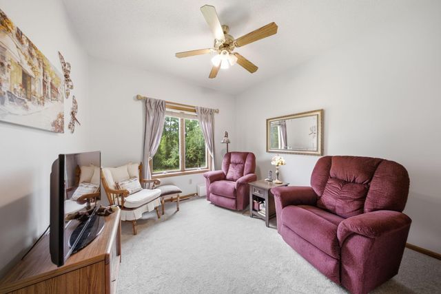 4852 Hillvale Avenue N, Oakdale, MN 55128