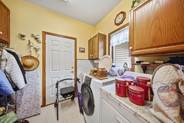 4852 Hillvale Avenue N, Oakdale, MN 55128
