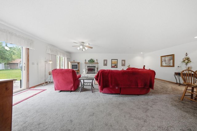 4852 Hillvale Avenue N, Oakdale, MN 55128
