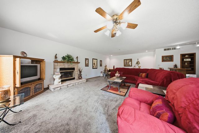 4852 Hillvale Avenue N, Oakdale, MN 55128