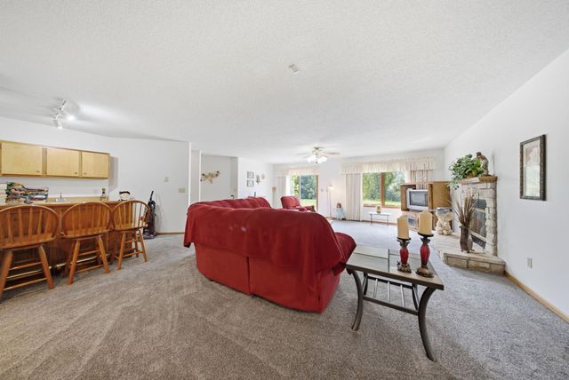 4852 Hillvale Avenue N, Oakdale, MN 55128