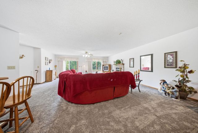 4852 Hillvale Avenue N, Oakdale, MN 55128