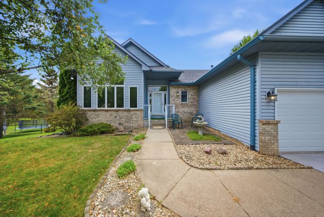 4852 Hillvale Avenue N, Oakdale, MN 55128