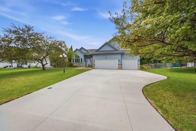 4852 Hillvale Avenue N, Oakdale, MN 55128