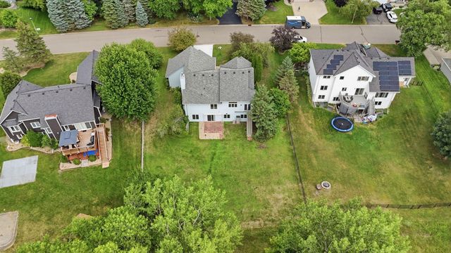 4852 Hillvale Avenue N, Oakdale, MN 55128