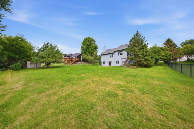 4852 Hillvale Avenue N, Oakdale, MN 55128