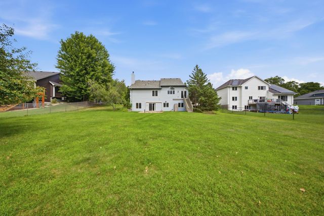 4852 Hillvale Avenue N, Oakdale, MN 55128